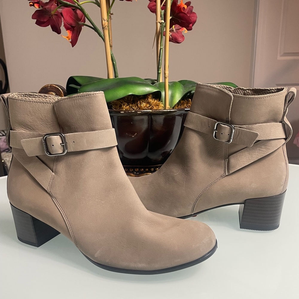 Boot Sale! New Ecco Taupe Ankle Boots US 9-9.5 EU 40 Retail $199